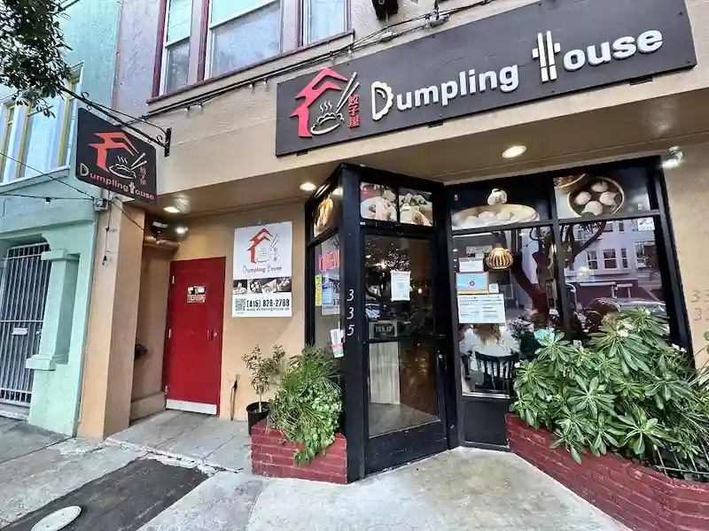 exterior of Dumpling House 餃子屋 11